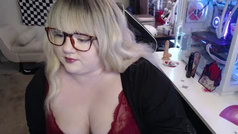 missdanibluee online show from 02/05/25, 09:50