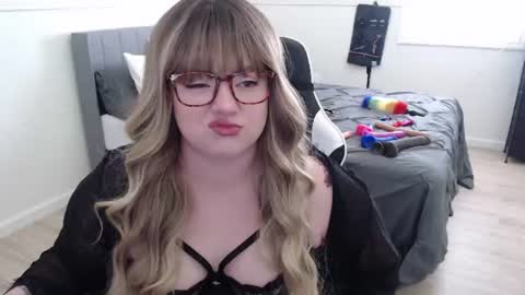missdanibluee online show from 07/08/26, 10:58
