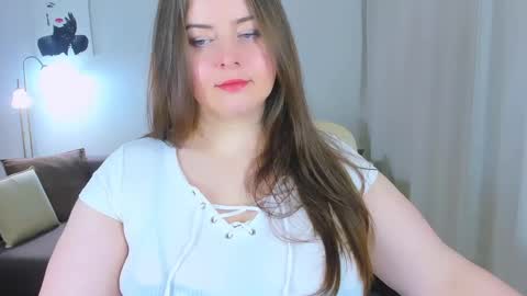 Snapshot of missdeluz chatting on 02/05/25, 11:23 Lexi online show from 02/05/25, 11:23