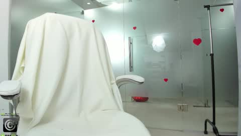 Snapshot of missdominna chatting on 03/26/26, 04:07 Miss Domina online show from 03/26/26, 04:07