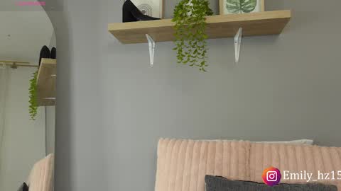 Snapshot of missemily_11 chatting on 10/16/25, 10:05 Yuliana online show from 10/16/25, 10:05