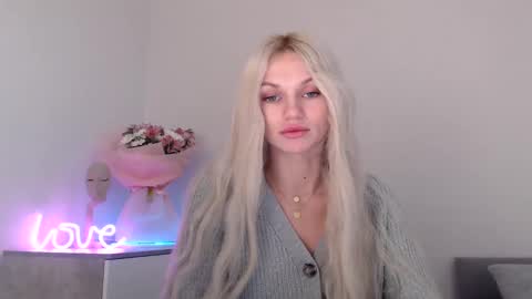 Snapshot of missemma1111 chatting on 12/21/24, 10:19 EMMA online show from 12/21/24, 10:19