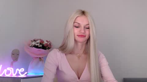 Snapshot of missemma1111 chatting on 12/23/24, 10:23 EMMA online show from 12/23/24, 10:23