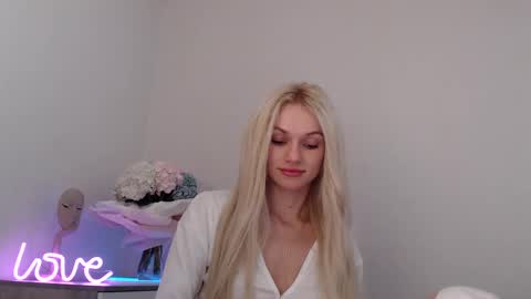 Snapshot of missemma1111 chatting on 01/12/25, 09:19 EMMA online show from 01/12/25, 09:19