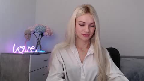 Snapshot of missemma1111 chatting on 01/20/25, 09:22 EMMA online show from 01/20/25, 09:22