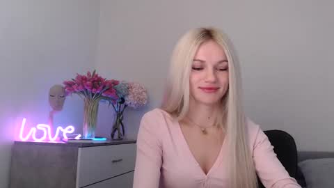 Snapshot of missemma1111 chatting on 01/24/25, 10:08 EMMA online show from 01/24/25, 10:08