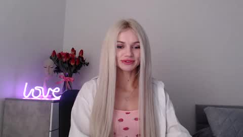 Snapshot of missemma1111 chatting on 02/07/25, 09:15 EMMA online show from 02/07/25, 09:15