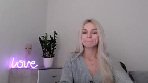 Snapshot of missemma1111 chatting on 02/11/25, 09:14 EMMA online show from 02/11/25, 09:14