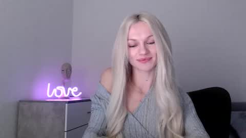 Snapshot of missemma1111 chatting on 12/16/25, 03:17 EMMA online show from 12/16/25, 03:17