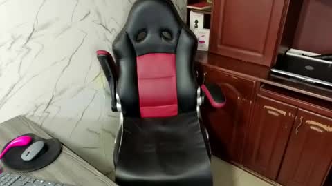 Escarlet online show from 10/31/25, 01:28