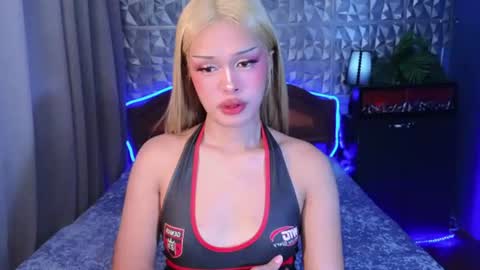 Snapshot of missionary_addiction_cumshot chatting on 06/19/26, 02:32 im your queen steffie online show from 06/19/26, 02:32