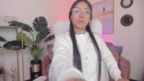 Isabel Mendez online show from 10/27/25, 11:20