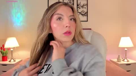 Bella Castillo online show from 09/19/25, 02:29