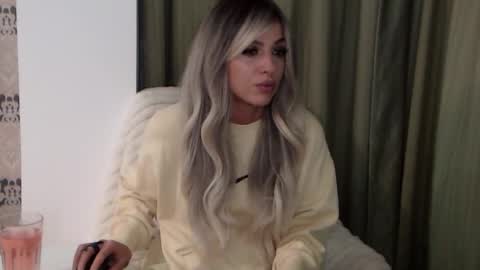 Snapshot of missjenny7 chatting on 09/20/25, 06:42 MissJenny7 online show from 09/20/25, 06:42