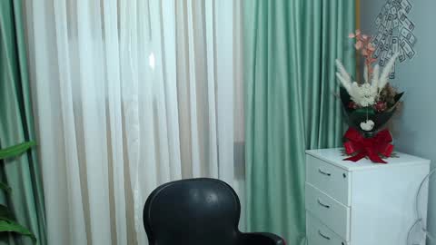 missjuliax online show from 12/02/24, 09:56