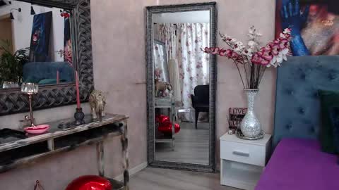 missjuliax online show from 12/20/24, 07:33