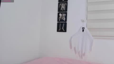 misskatiia online show from 10/30/25, 10:16