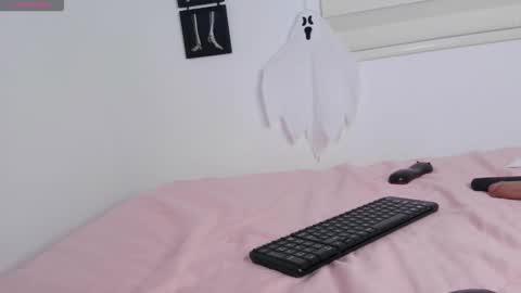 misskatiia online show from 10/31/25, 10:05