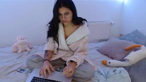 kylie online show from 12/31/24, 09:50