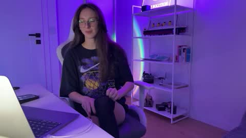 misslalii online show from 09/30/25, 07:41