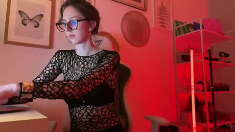 misslalii online show from 05/15/26, 08:38