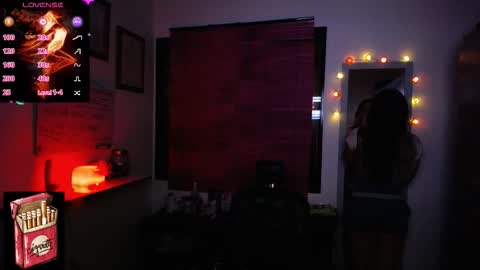 Snapshot of misslana_wn chatting on 12/14/25, 02:06 LanaLul online show from 12/14/25, 02:06