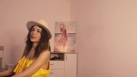 Lullu online show from 03/06/25, 10:52
