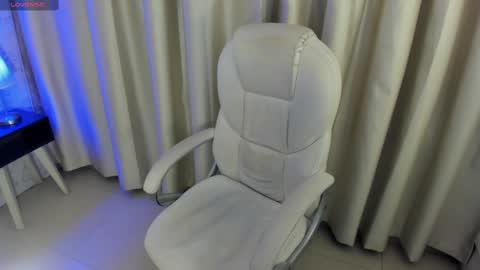 Snapshot of misslynn_ chatting on 11/09/25, 04:11 i am lyn online show from 11/09/25, 04:11