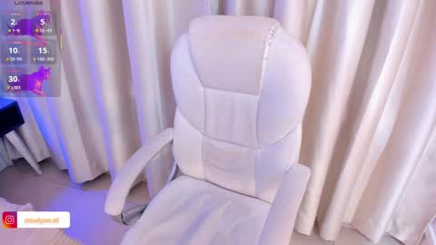 Snapshot of misslynn_ chatting on 11/19/25, 03:28 i am lyn online show from 11/19/25, 03:28