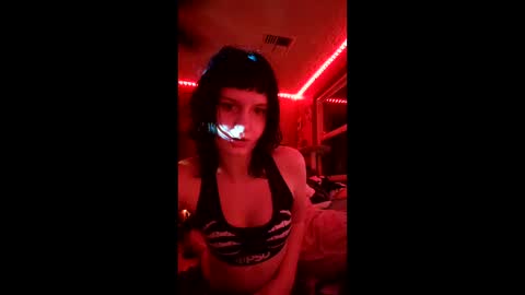 Snapshot of missmacabre666 chatting on 01/19/26, 07:34 missmacabre666 online show from 01/19/26, 07:34