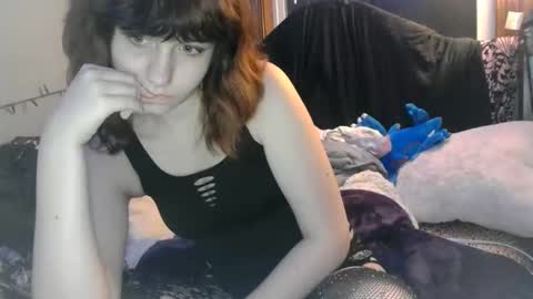 Snapshot of missmacabre666 chatting on 05/22/26, 07:04 missmacabre666 online show from 05/22/26, 07:04
