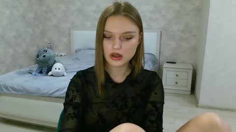 Snapshot of missmariat chatting on 01/13/25, 03:36 OneGoddess online show from 01/13/25, 03:36