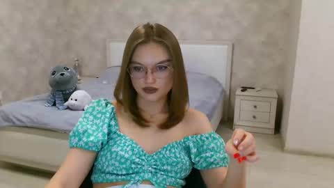 Snapshot of missmariat chatting on 01/17/25, 09:28 OneGoddess online show from 01/17/25, 09:28