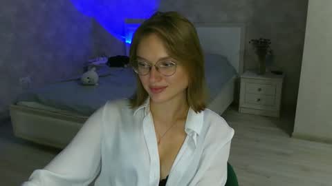 Snapshot of missmariat chatting on 10/20/25, 06:41 OneGoddess online show from 10/20/25, 06:41