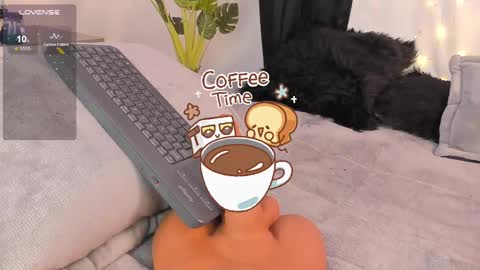 Snapshot of missmeegan_ chatting on 03/05/25, 01:06 Alejandra  online show from 03/05/25, 01:06