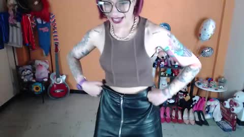 Miss Mia online show from 01/19/25, 04:46