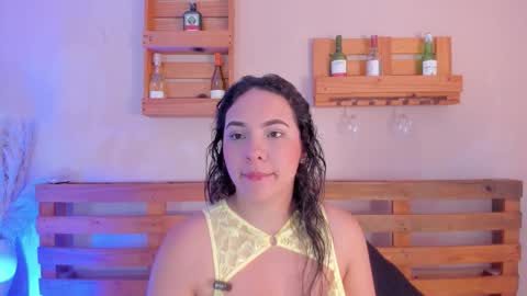 Snapshot of missmiaa_ chatting on 11/22/25, 11:42 Mia online show from 11/22/25, 11:42