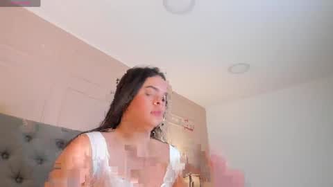 Snapshot of missmiaa_ chatting on 04/18/26, 12:20 Mia online show from 04/18/26, 12:20