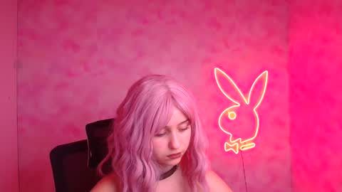 Snapshot of missmiamiss chatting on 11/17/25, 10:59 Mia online show from 11/17/25, 10:59
