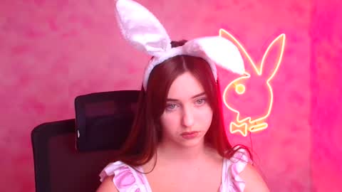 Snapshot of missmiamiss chatting on 11/19/25, 06:52 Mia online show from 11/19/25, 06:52