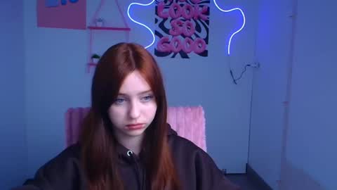 Snapshot of missmiamiss chatting on 11/23/25, 12:38 Mia online show from 11/23/25, 12:38