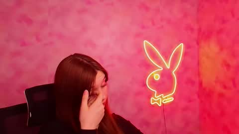 Snapshot of missmiamiss chatting on 12/16/25, 12:43 Mia online show from 12/16/25, 12:43