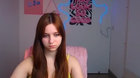 Snapshot of missmiamiss chatting on 12/18/25, 06:47 Mia online show from 12/18/25, 06:47