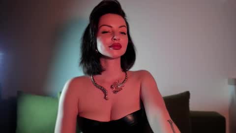   online show from 10/10/25, 02:38