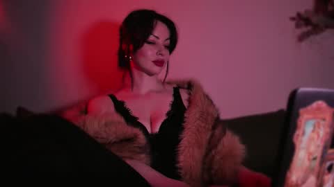 Snapshot of missmirandagd chatting on 11/12/25, 01:33 online show from 11/12/25, 01:33