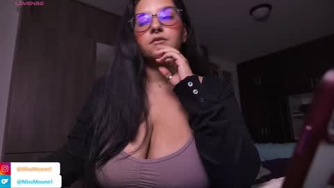 MissMoon online show from 10/16/25, 01:50