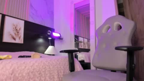 insta miss nickeloo online show from 12/30/24, 08:04