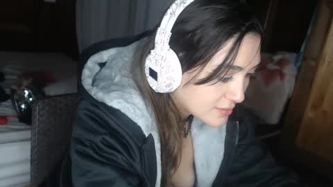 Snapshot of misspink152015 chatting on 12/25/24, 11:20 sarah online show from 12/25/24, 11:20