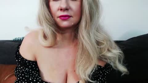 Snapshot of missqueen1416 chatting on 01/22/25, 07:03 Missqueen1416 online show from 01/22/25, 07:03