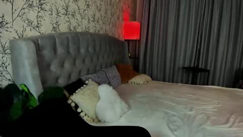 Emily online show from 03/01/25, 01:43
